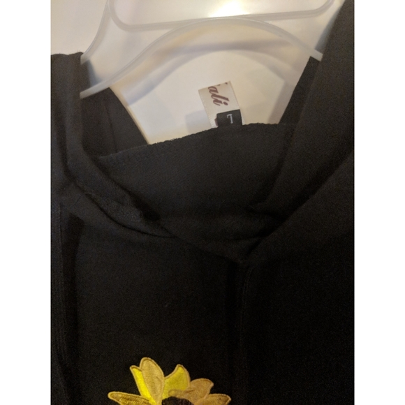Cropped Sunflower Black Hoodie - Picture 5 of 7
